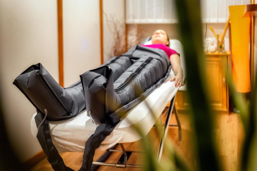 Apparative Lymphdrainage bei einem Patienten