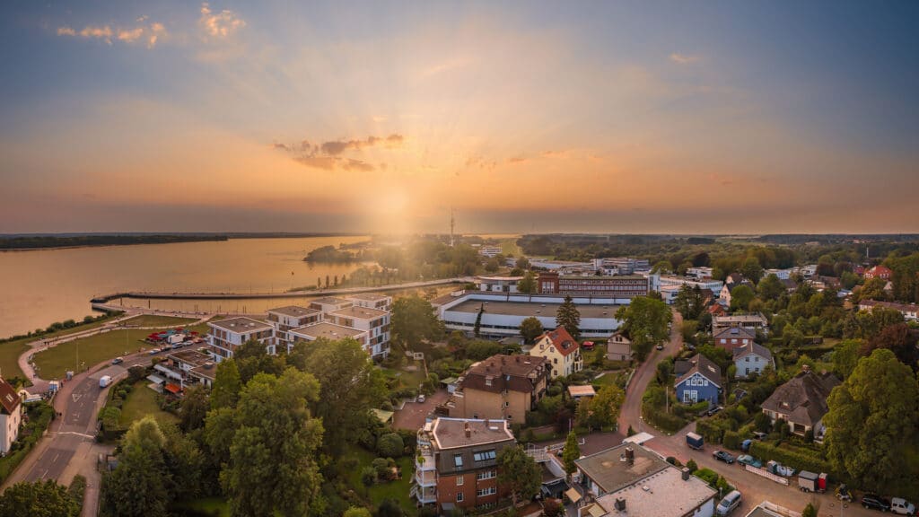 Wedel Luftaufnahme mit Elbe