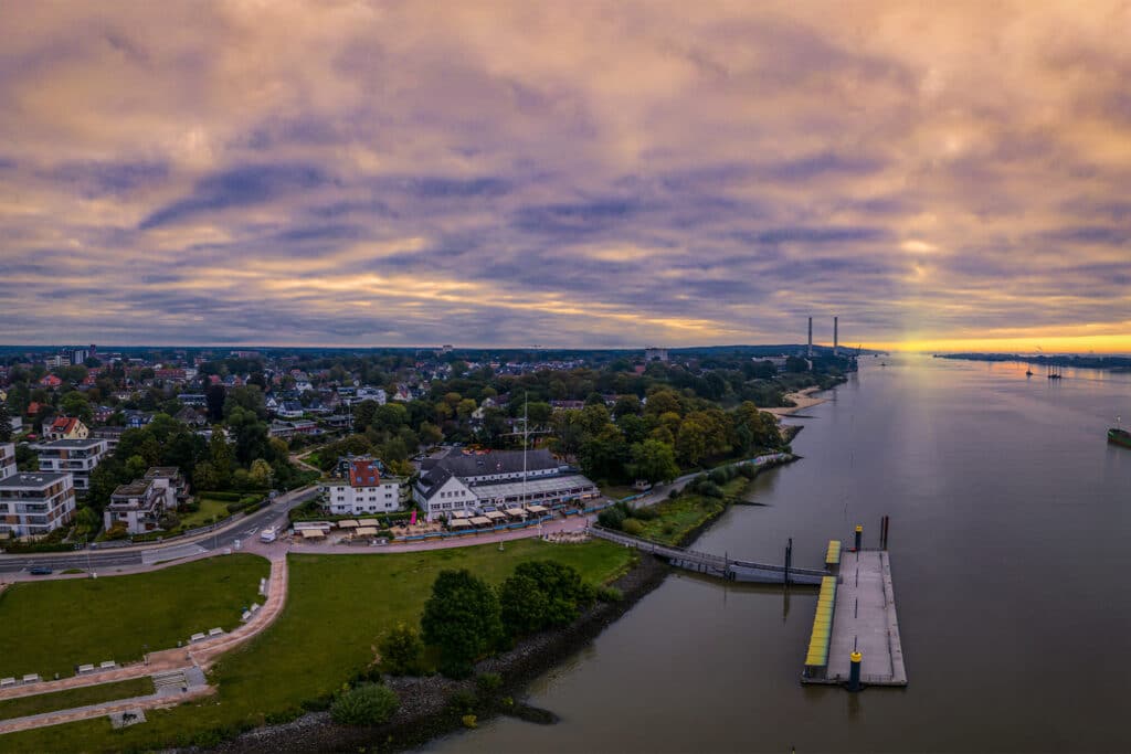 Wedel "Willkomm Höft" aus der Luft